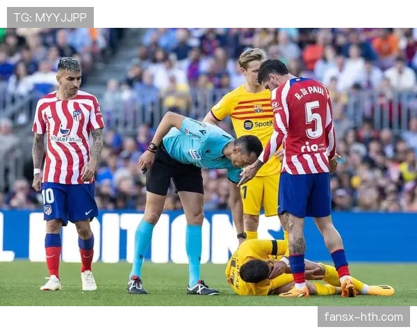 巴萨皇马经典对决引爆球迷热议，赛场表现引广泛关注