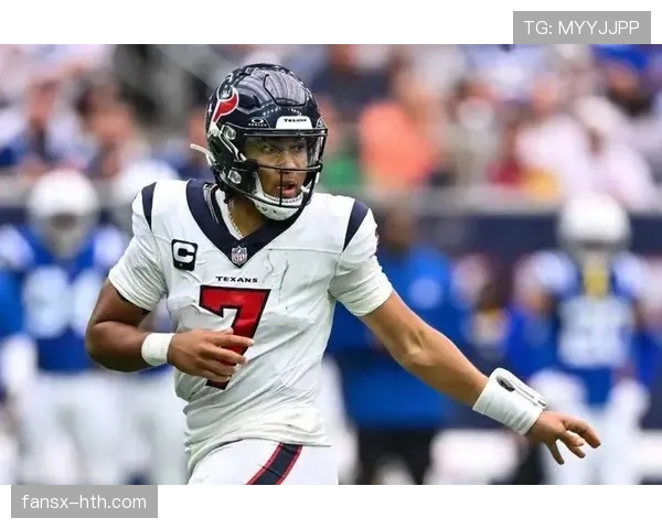 特奥边路压制表现稳健，持续提升球队进攻威胁